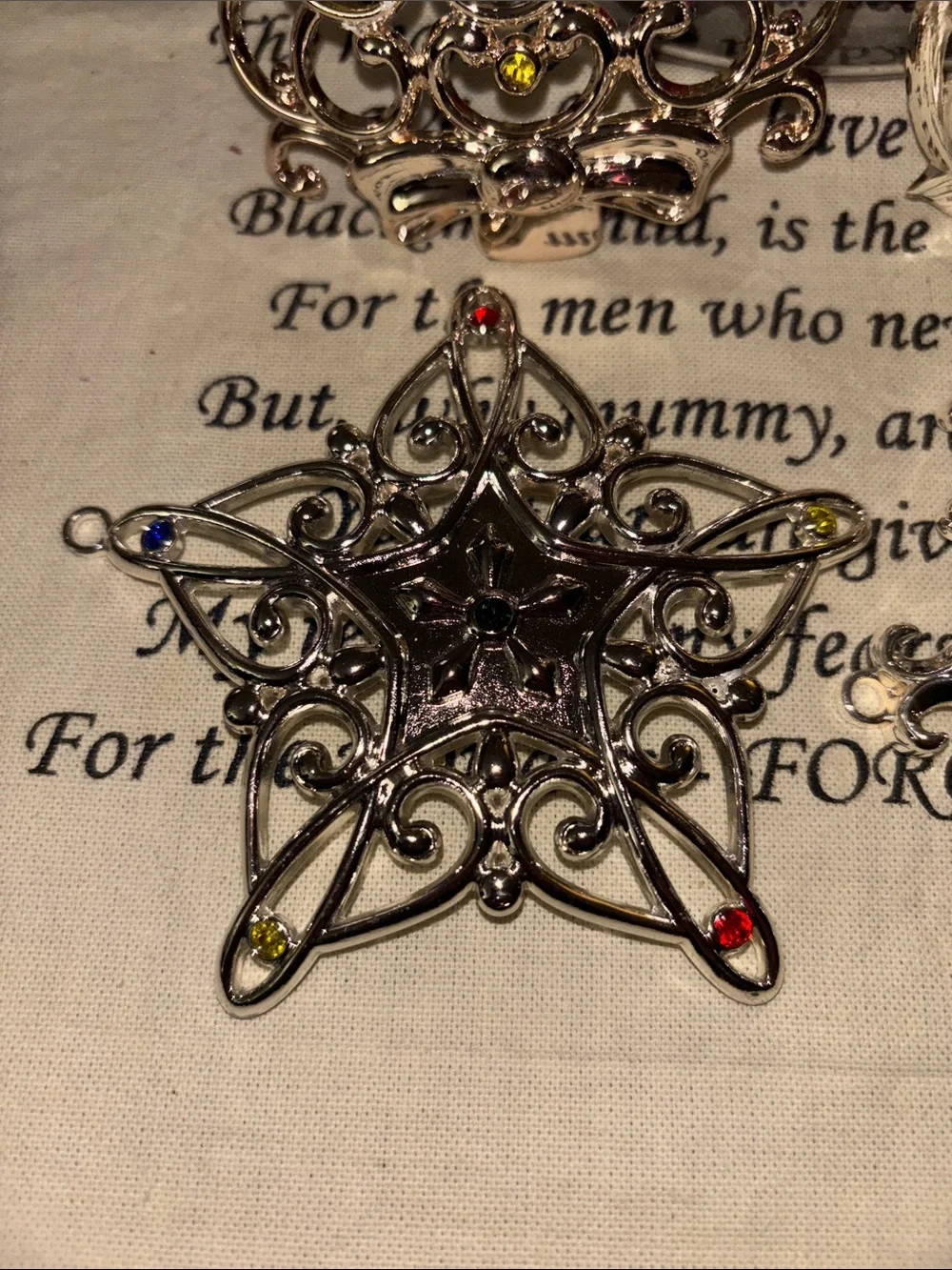 N/A contains ornaments